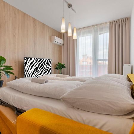 Lam Safari - Balcony - Ac - Free Parking Apartamento Bratislava Exterior foto