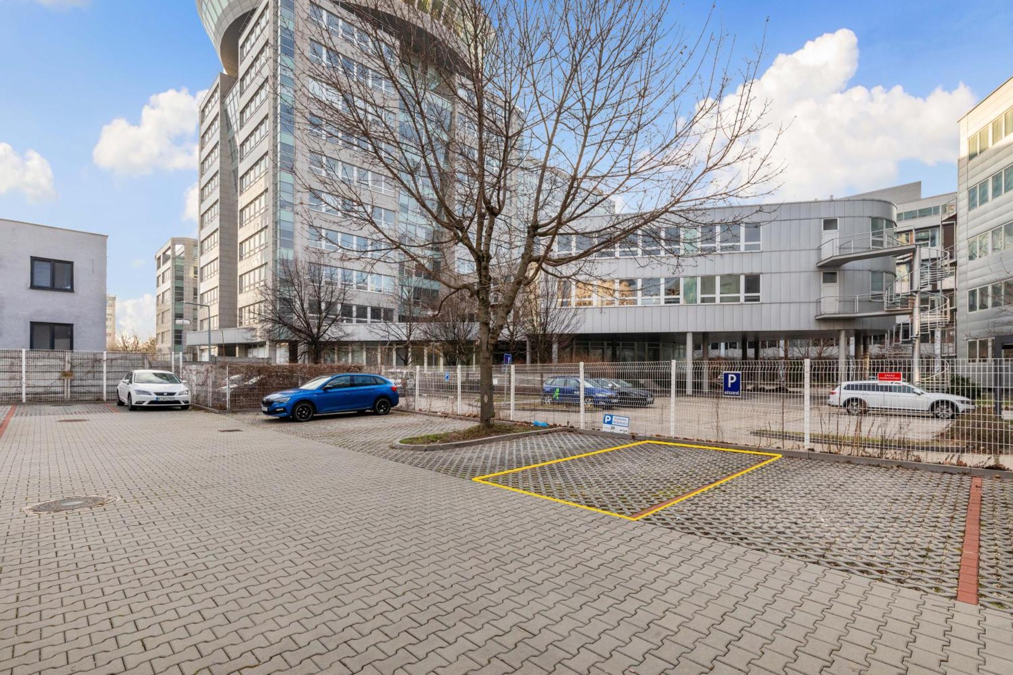 Lam Safari - Balcony - Ac - Free Parking Apartamento Bratislava Exterior foto