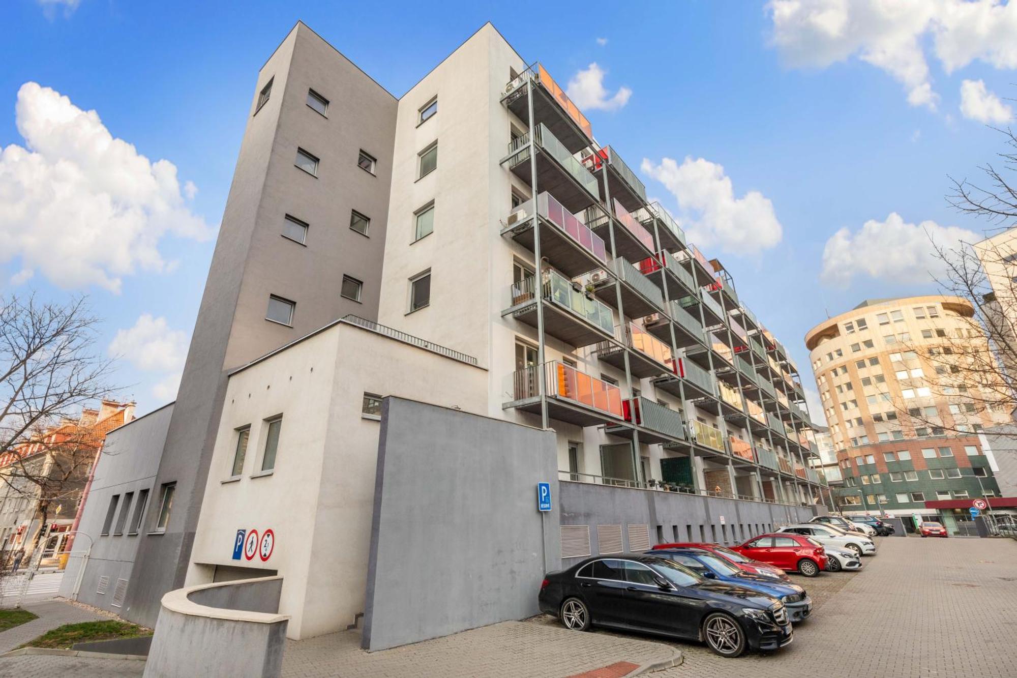 Lam Safari - Balcony - Ac - Free Parking Apartamento Bratislava Exterior foto