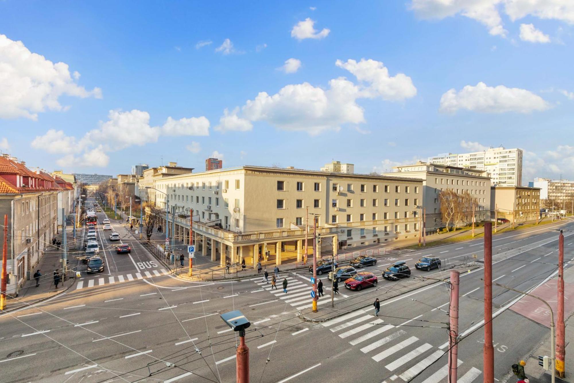 Lam Safari - Balcony - Ac - Free Parking Apartamento Bratislava Exterior foto